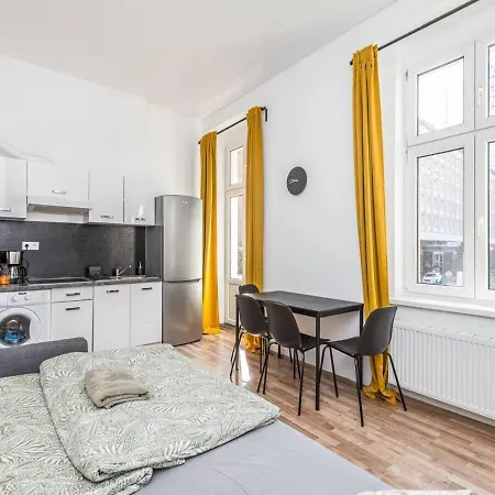 Crimson Charm * Praga