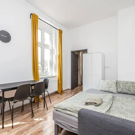 Crimson Charm Apartament *