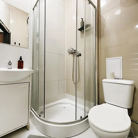 Crimson Charm * Praga