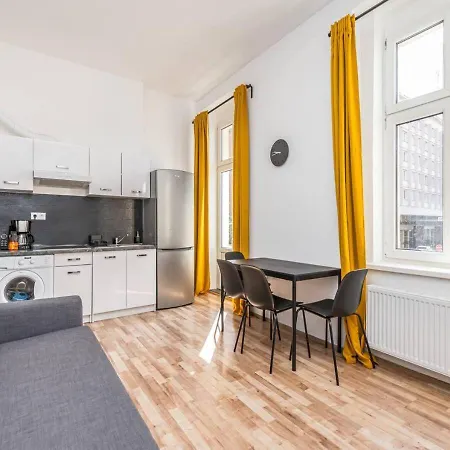 Crimson Charm Apartment *