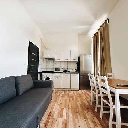 Crimson Charm Apartment *